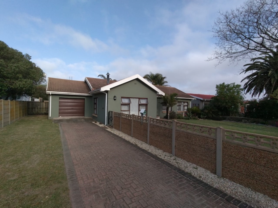 4 Bedroom Property for Sale in Albertinia Western Cape